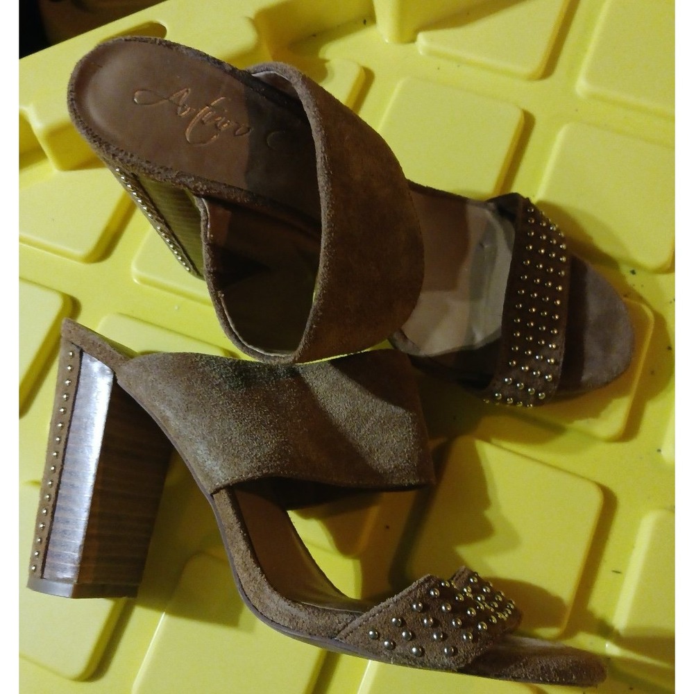 Arturo Chiang Women's Tan Suede Leather Studdedโ Block Heel Sandals, Size 7.5